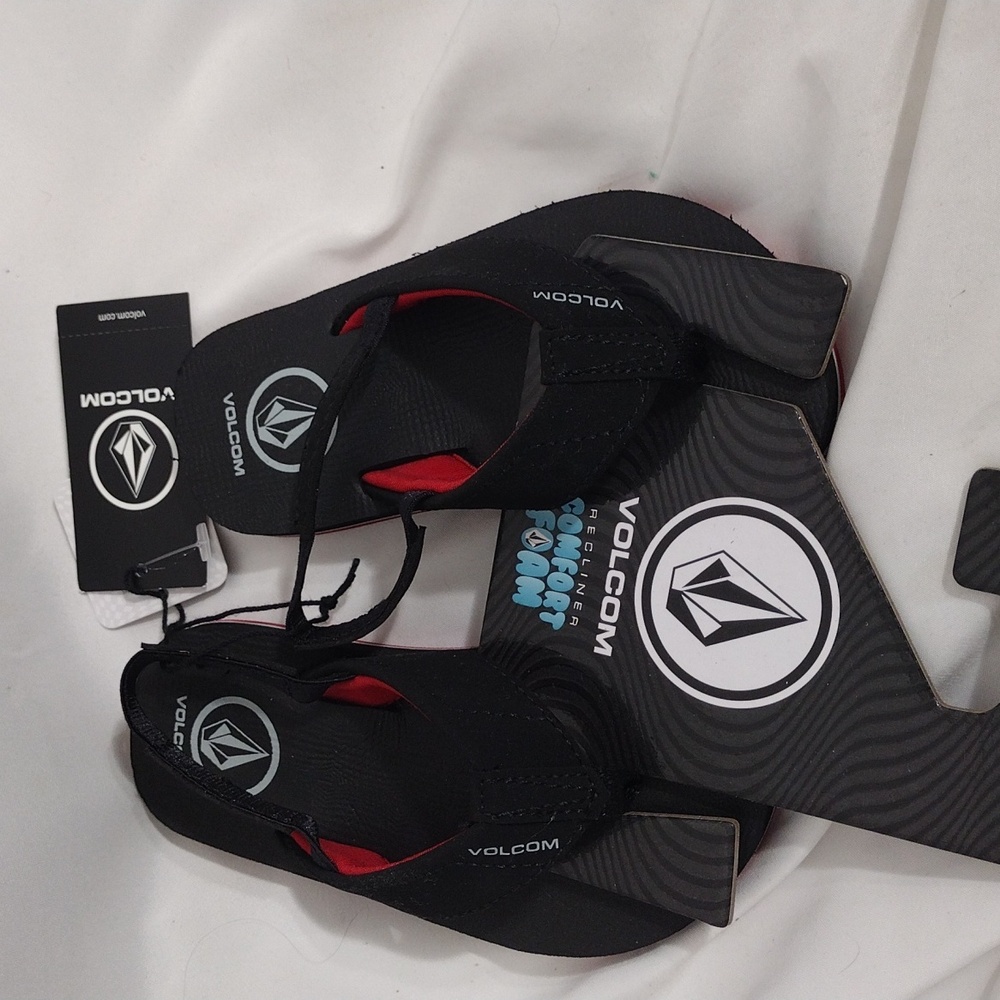 NWT Volcom  Little Boys Black And Red Victor Sandals Size 8 Comfort Foam